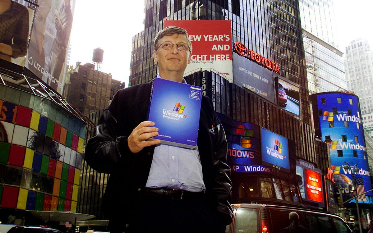 25YearsAgoLive's tweet photo. Microsoft holds a launch party for its Windows XP operating system in Times Square, New York City. https://t.co/EuM0zqy9UO
