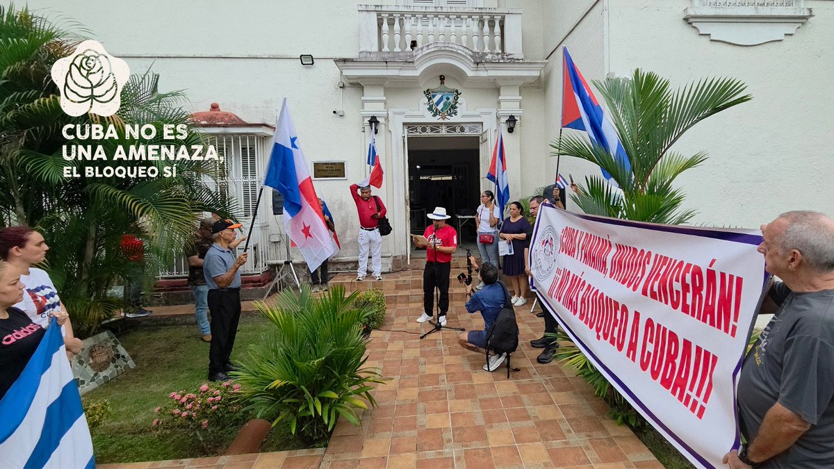 EmbacubaP's tweet photo. 🇨🇺🤝🇵🇦 Acto de Solidaridad con Cuba

Al finalizar la caravana contra el bloqueo, se realizó un acto por la Paz y la Solidaridad con Cuba, que reunió a cubanos residentes y amigos solidarios.

#CubaNoEsUnaAmenaza el bloqueo sí https://t.co/oUB150m81C