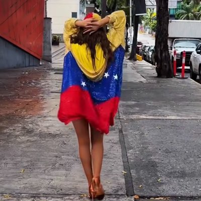 Avenezuelan19's tweet photo. #NewProfilePic https://t.co/ZUofBHzDfb