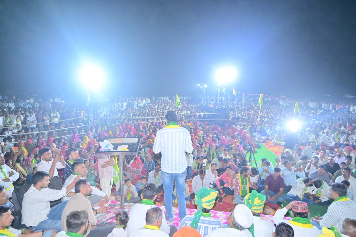 hanumanbeniwal's tweet photo. पंचायती राज चुनाव 2026 को लेकर बाड़मेर जिले के घोनरी नाडी में राष्ट्रीय लोकतांत्रिक पार्टी के उम्मीदवारों के समर्थन में आयोजित भव्य जन सभा के छाया चित्र | https://t.co/9FJMUsBNYL
