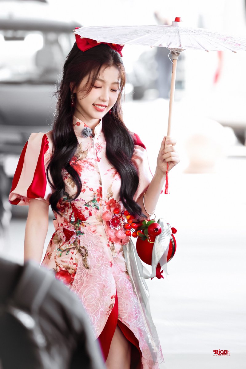 FKShi's tweet photo. #YuShuXin new reuters for the upcoming variety show 今天好好吃 / Jin Tian Hao Hao Chi. https://t.co/5Bz8JsUnWs