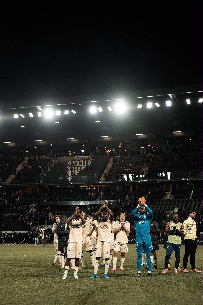 FCLorient's tweet photo. Merci à nos 400 supporters présents cet après-midi à Angers 🙏 🧡 https://t.co/QKlxPup1nL