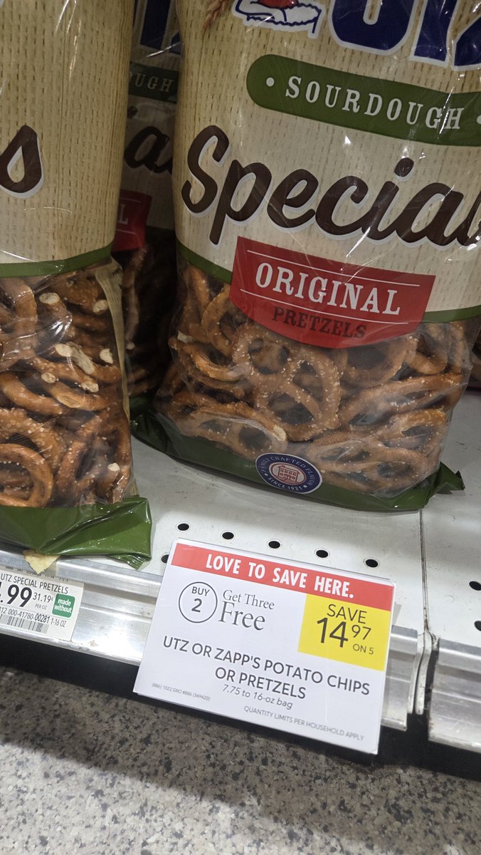 TheLeisureProf's tweet photo. "How can that be profitable for Frito Lay?" https://t.co/QPSILygR5p