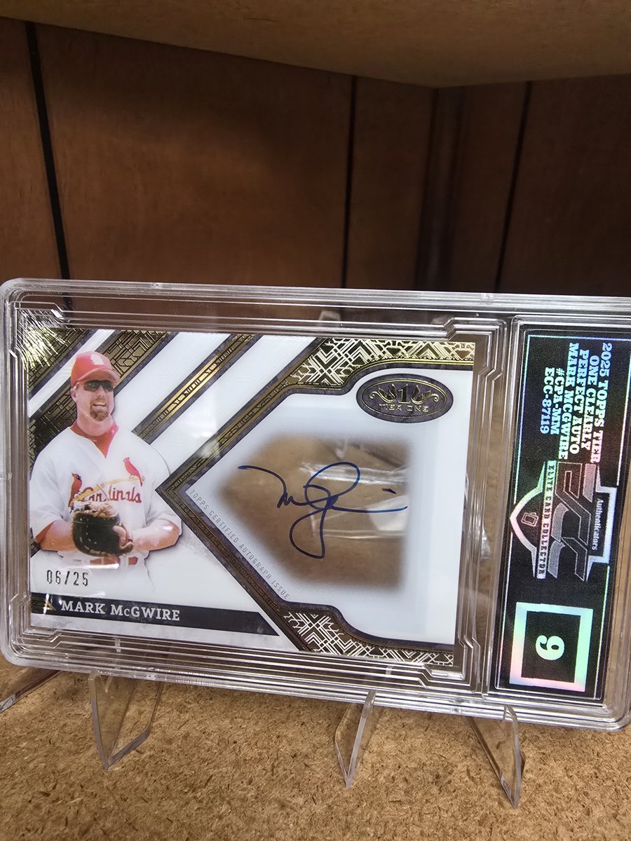 LamarrSeth's tweet photo. #BigMacFlashback 25 Tier One Clearly Perfect Auto /²⁵ really cool looking card,i like the auto in the clear? Lets see some autos tonight?
#BigMac #RP #LIKE enjoy everyone! https://t.co/zHhIQ3RAEj