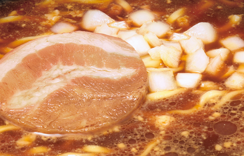 newtouch_noodle's tweet photo. 【凄麺占い】

おはようございま凄麺☀
今週のラッキー凄麺は… 

🍜新潟燕背脂ラーメン🍜

食べごたえ抜群の極太麺と、背脂たっぷりのスープ！
食欲の秋にいかがでしょうか♪ https://t.co/axJ2Ykpb4P