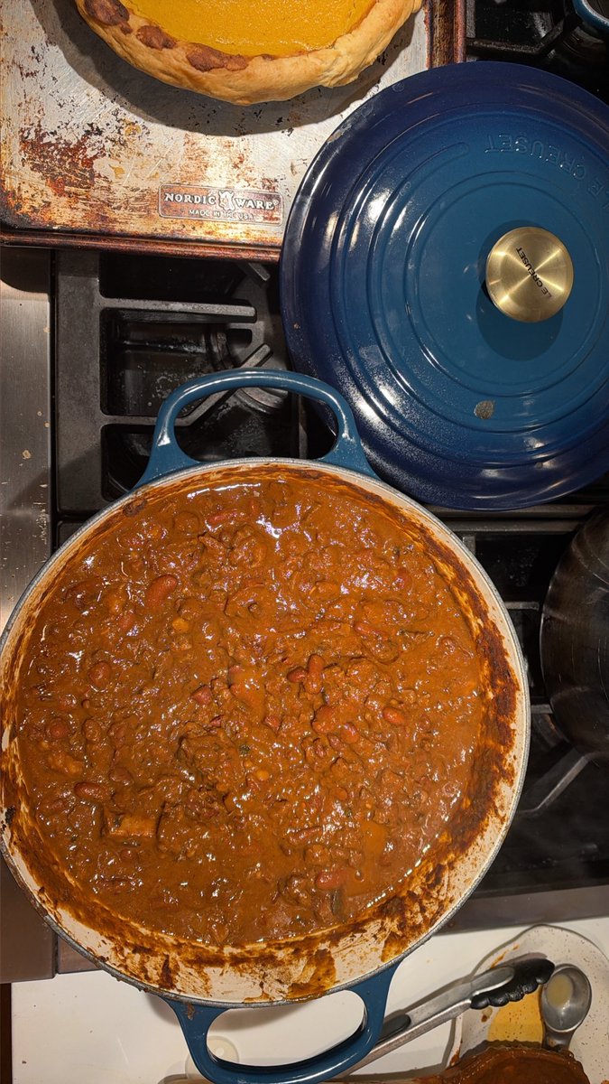 alphacolin's tweet photo. @schlaf What’s up! We have our neighborhood chili cook off and pumpkin carving today. https://t.co/KVDO7PTZZ9