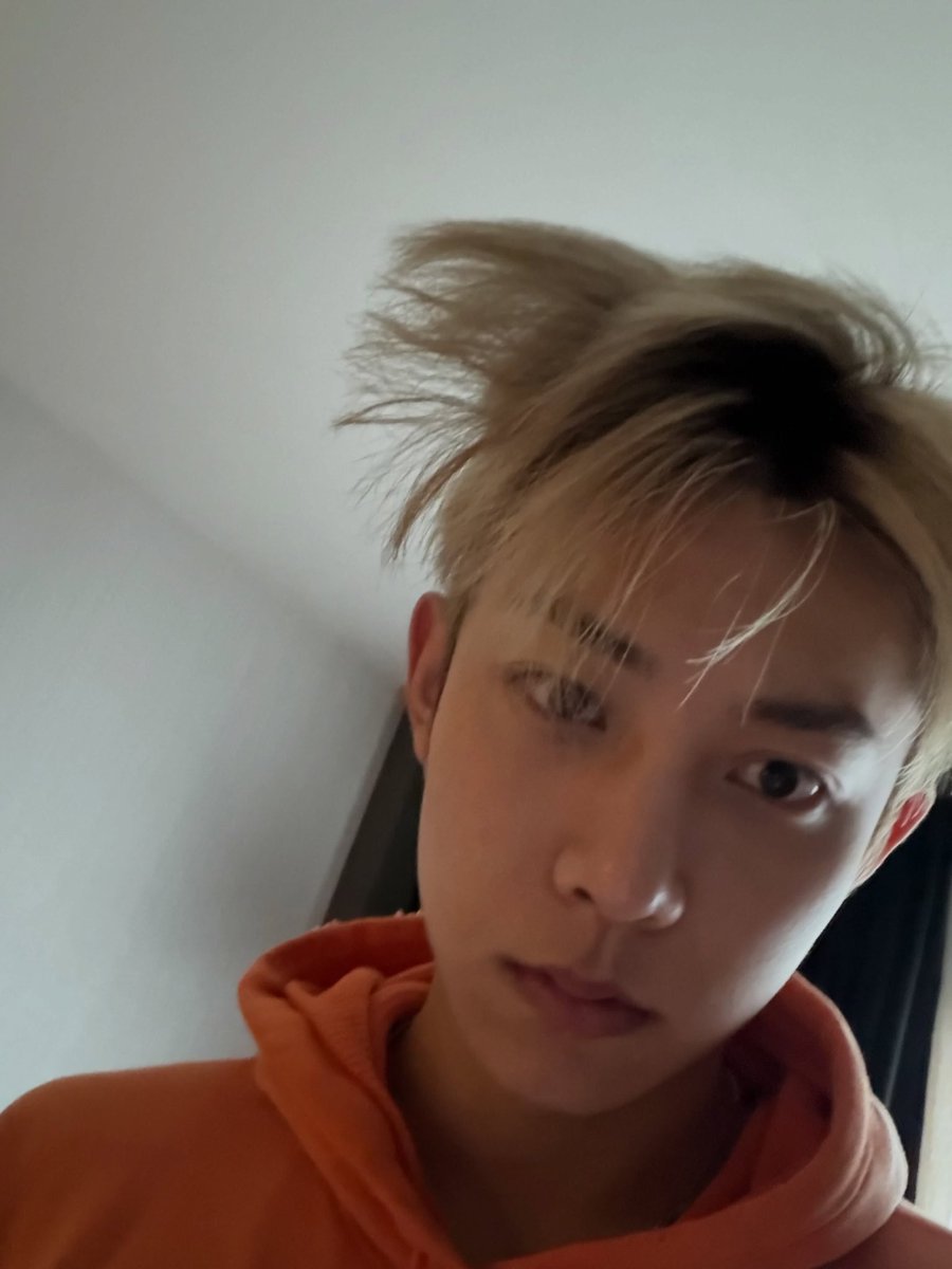 chanyyulz's tweet photo. bangun tidur                 udah mandi https://t.co/i5F3stUFY9
