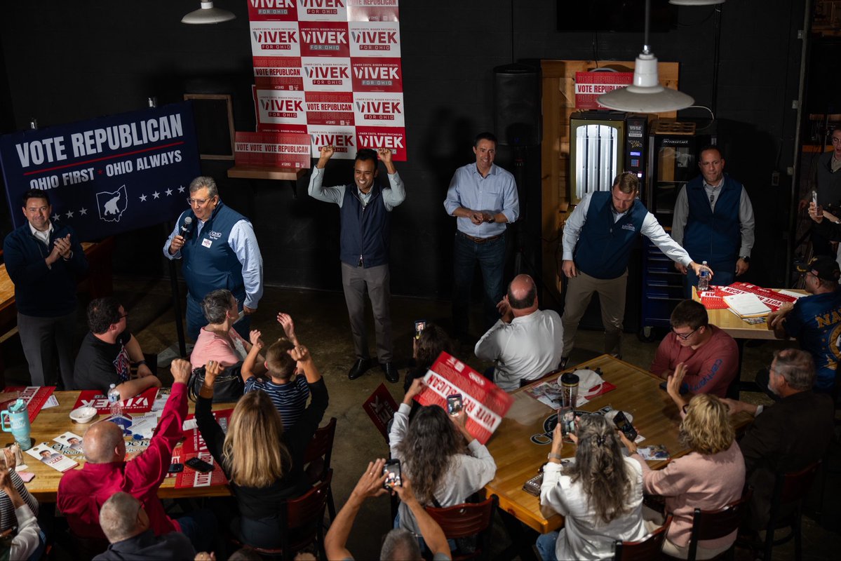 VivekGRamaswamy's tweet photo. Small-town Ohio is the backbone of our state &amp; we’re going to fight for you. Another packed house in Kick-N-Ax in Zanesville. 💪🏼 https://t.co/aCg1aY5msQ