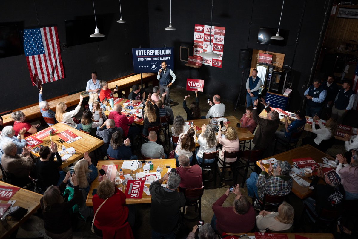 VivekGRamaswamy's tweet photo. Small-town Ohio is the backbone of our state &amp; we’re going to fight for you. Another packed house in Kick-N-Ax in Zanesville. 💪🏼 https://t.co/aCg1aY5msQ