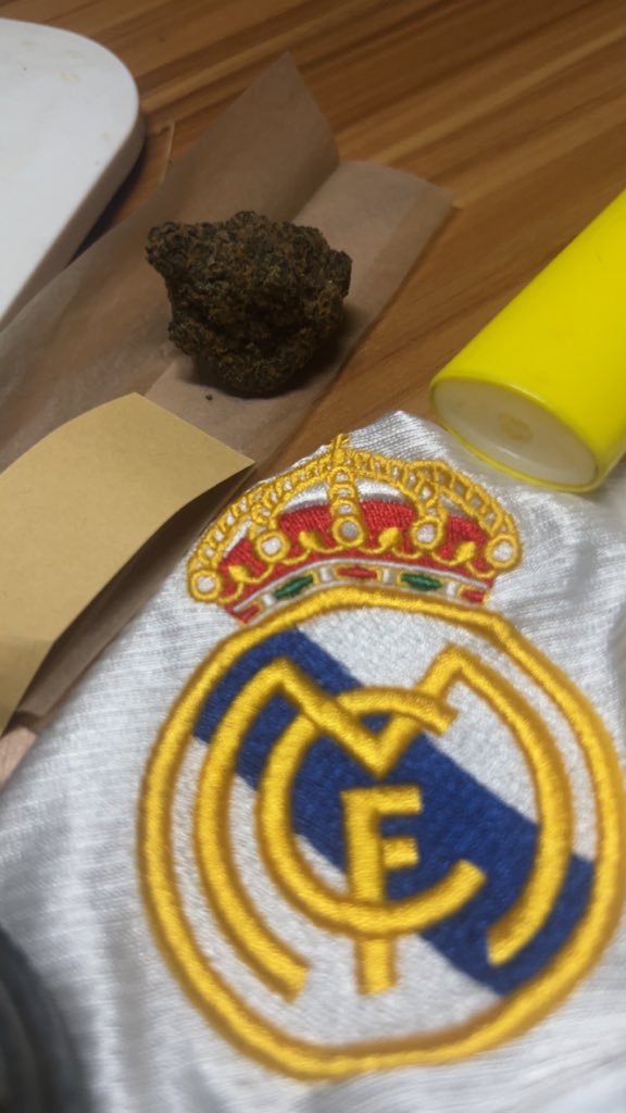 WasiuWinter's tweet photo. Realmadrid won El Classico, joy full body, tonight na Cana and pure madristas happiness 🤪🍃 Hala Madrid 🤍✌️ https://t.co/tVbfMclZ0m