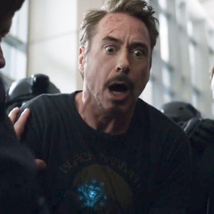 youdkmefr's tweet photo. Loki’s expression while watching Tony dying gets me every single time https://t.co/OHcbhzmjGo