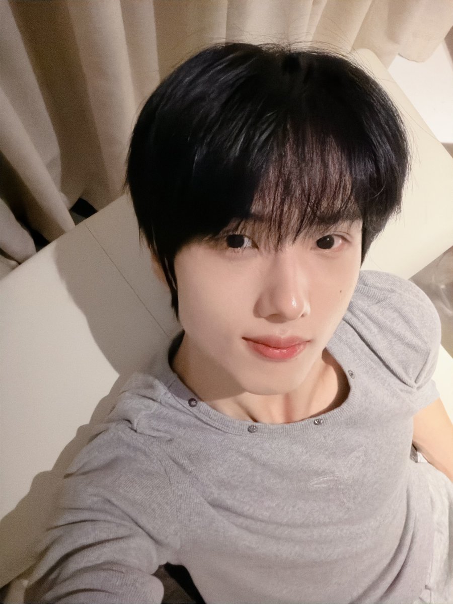JisungGlobal's tweet photo. [🐹🫧] 261026 #JISUNG #지성 #박지성 

“📸+4”
“Practicing taking selcas” https://t.co/MN1Dv7r0oP