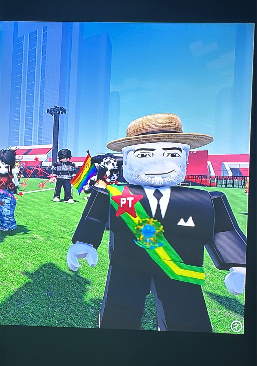 dissonanciayu's tweet photo. Fui assistir a apuração dos votos no Roblox e encontrei o homem em pessoa https://t.co/AKhgYKXBa0