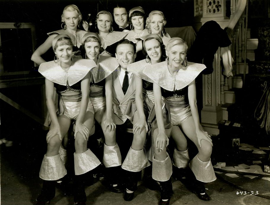 WAGongaware's tweet photo. Chester Morris and Frank Albertson, and chorines.
"King for a Night" (1933)
#PreCode https://t.co/WFYex5IJ5x