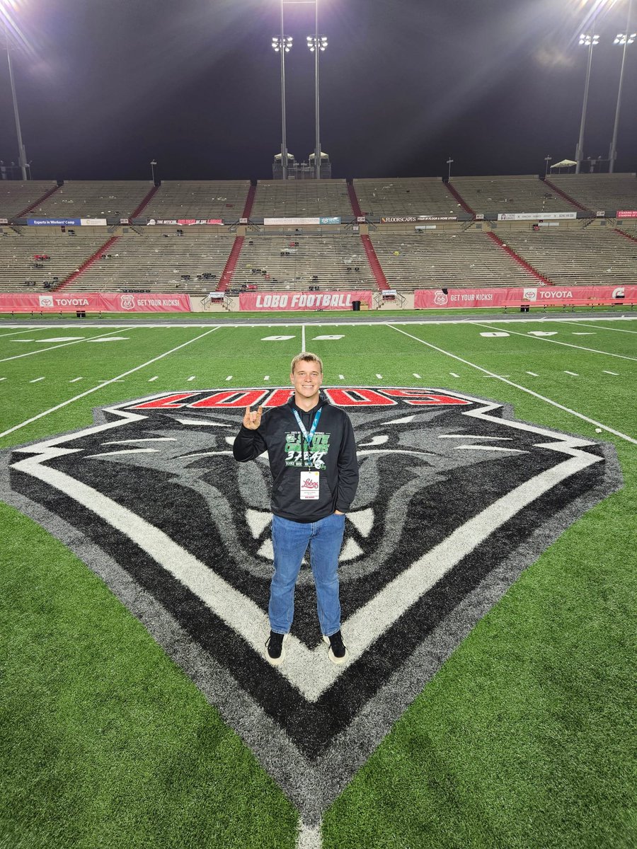 Dexter99Chapman's tweet photo. Thank you @Beau_Davidson @_PatMcDonald and @Coach_Eck for the invite to come out for game day and for taking the time to talk with me! I’m grateful for the opportunity and look forward to building a stronger relationship with y’all moving forward. Go Lobos! 🐺🔴

@Coach_Herrera3 @CoachBDavis17 @GilbreathBob @athletesU_ @AthletesU_Ian @PrepRedzoneNM @nmpreps @Forswags @bench424nmore @BallCoachHP