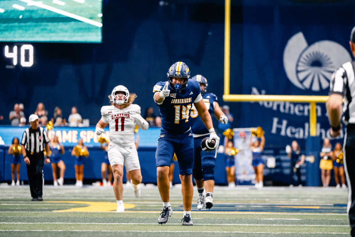 CoachFett_NAU's tweet photo. National TE's day! Love this group. #TEU #NDE https://t.co/bv2TCKFU85