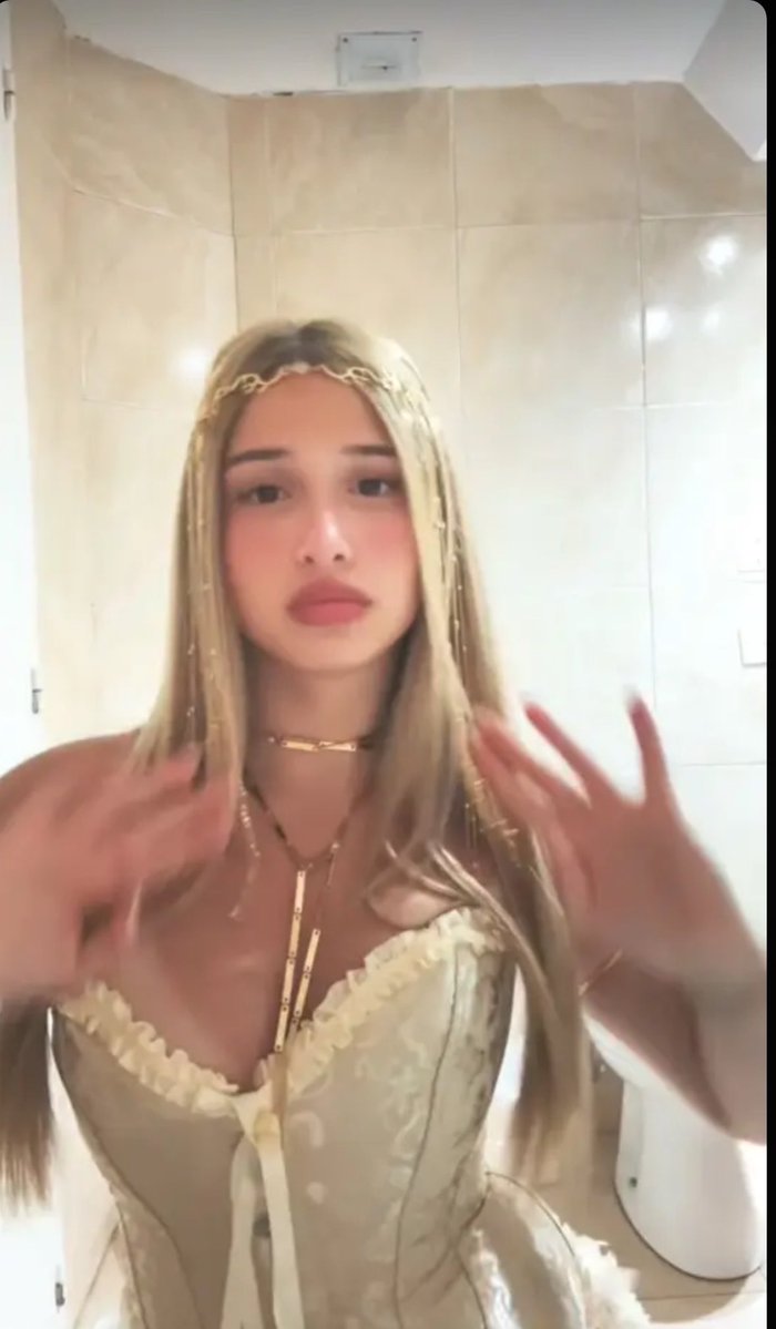 Pollypoketovqo's tweet photo. El caso de Lucrecia es el claro ejemplo de que las carita humilde como Abril Segura siempre son el problema y que la envidia realmente MATA https://t.co/Ujhk435r2h