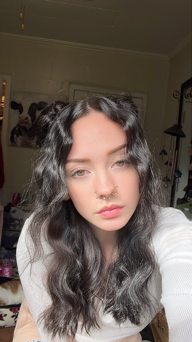 h_autumnn's tweet photo. do i look nice or mean be fr https://t.co/2ykjqgpLBE