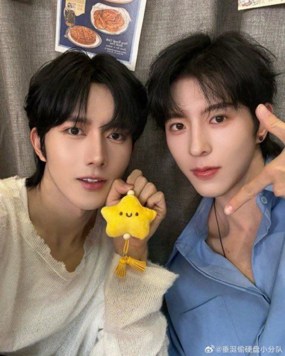 Meapi_Meapi's tweet photo. Random xingqiu pictures💜💜💜💜💜 https://t.co/2asaSVfqkZ