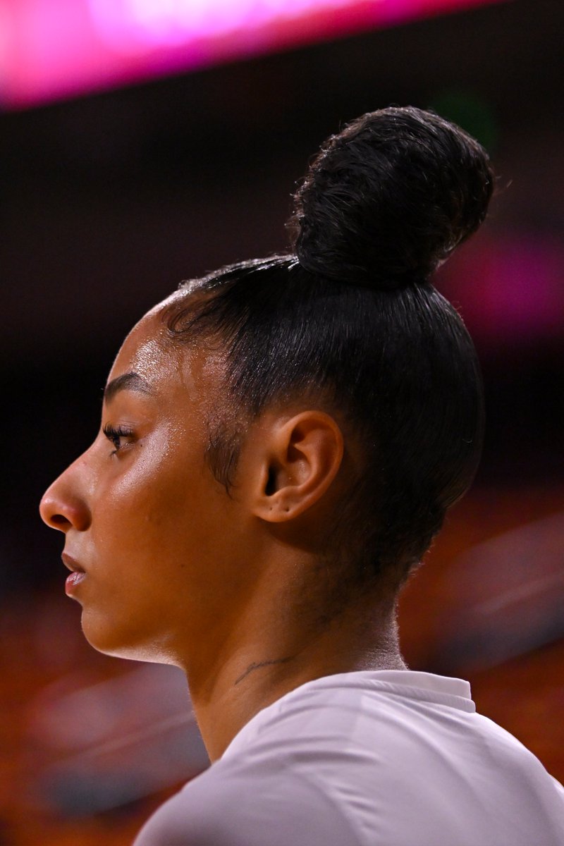 USCWBB's tweet photo. Oh hey Ju 👋 https://t.co/mSRSfimetK