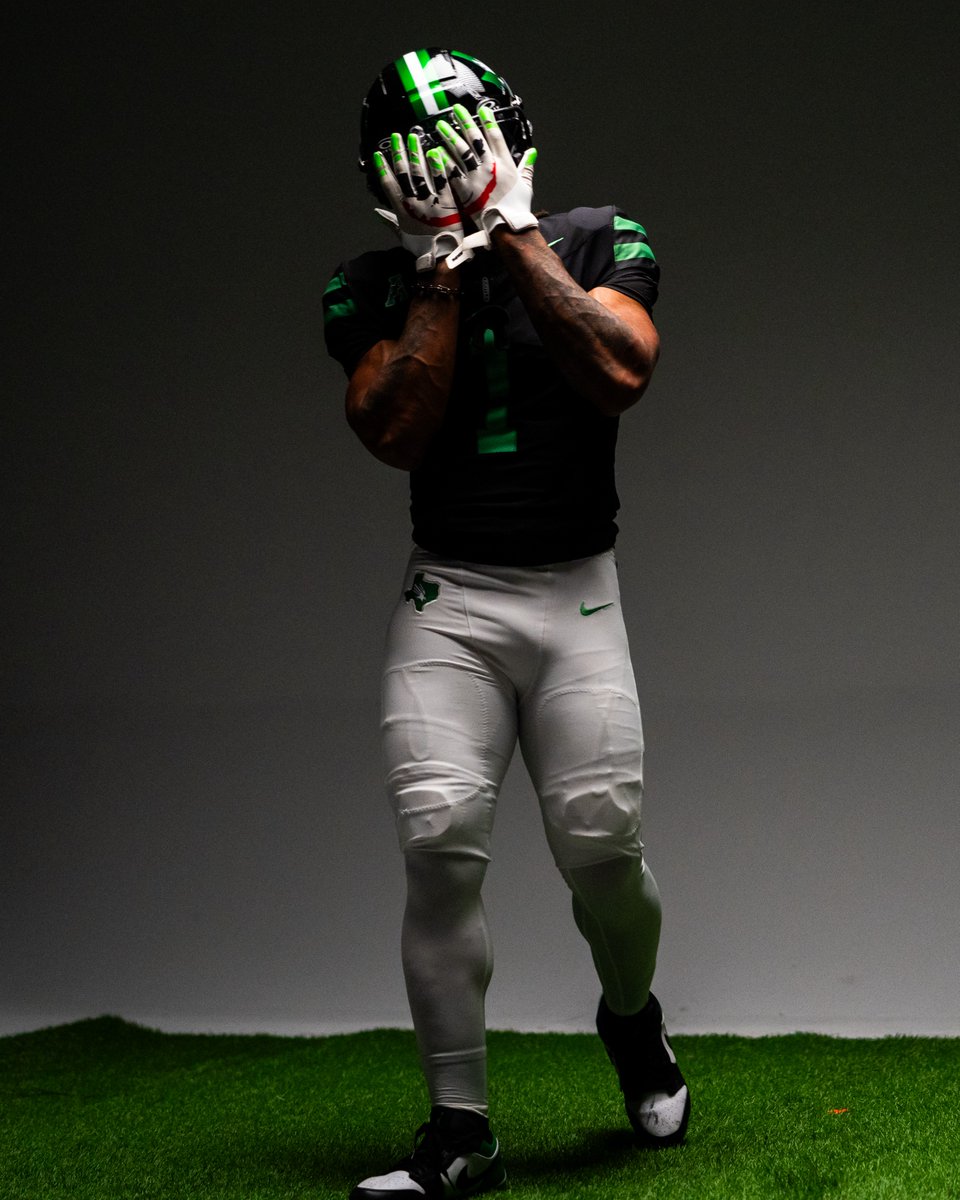 MeanGreenFB's tweet photo. ⚫️⚫️⚪️

#GMG🦅 https://t.co/RQ678T1y12