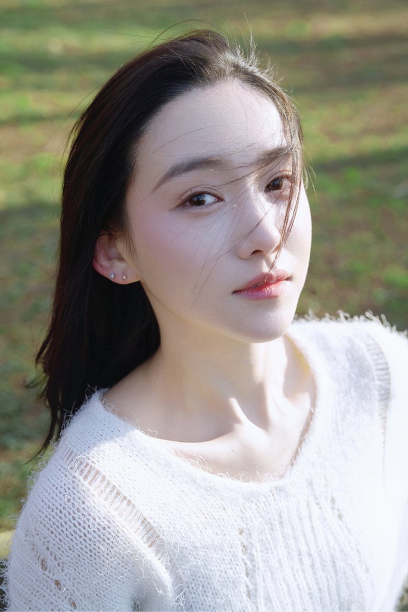 yunchon1's tweet photo. [大砲型のカップル人形を持って、軽快に踊る澄んだ瞳の少女]， https://t.co/1LTChSulTZ