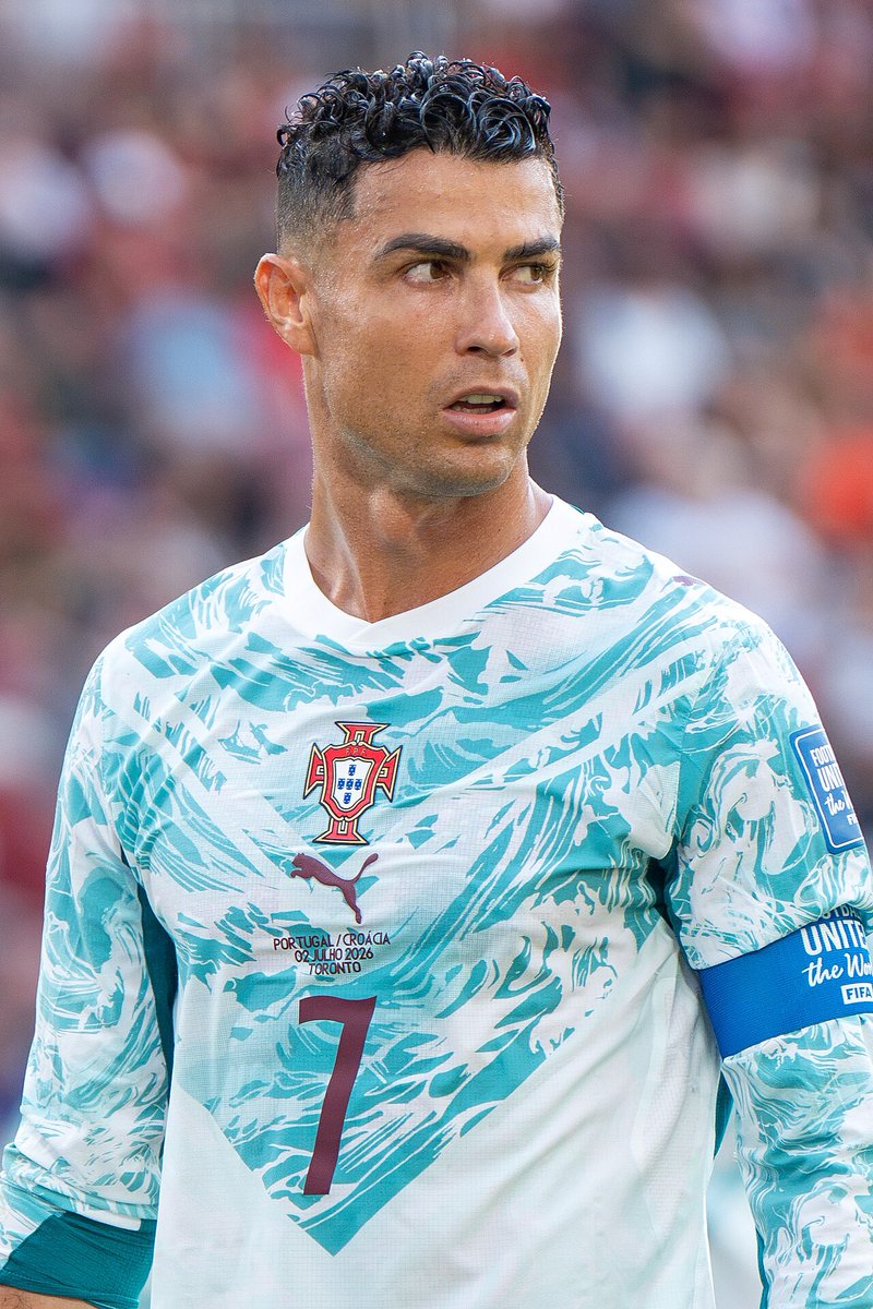 Emil0118's tweet photo. Cristiano Ronaldo is 41 years old.

According to Georgina Rodríguez, his day starts at 6 a.m. with exercise.

Then 90 minutes of rest. Fruit, cheese and eggs. Two hours of weights.

And before bed? A swim.

Could you do this for 30 days? 👀

📷 Bryan Berlin / CC BY 4.0 https://t.co/AQOAmicSh1