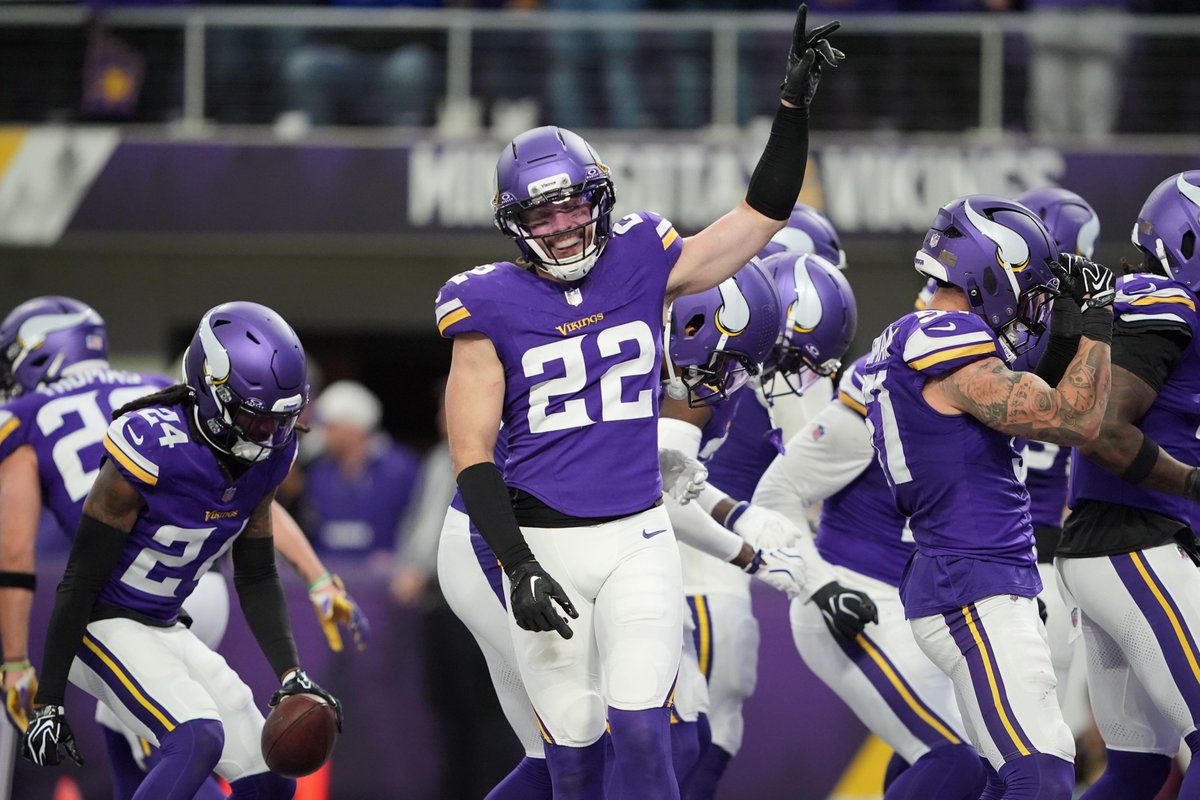PFF's tweet photo. Players with 40 interceptions and 20 sacks since the merger

Ronde Barber*
Charles Woodson*
Harrison Smith

*Hall of famer https://t.co/PXTp9DPE19