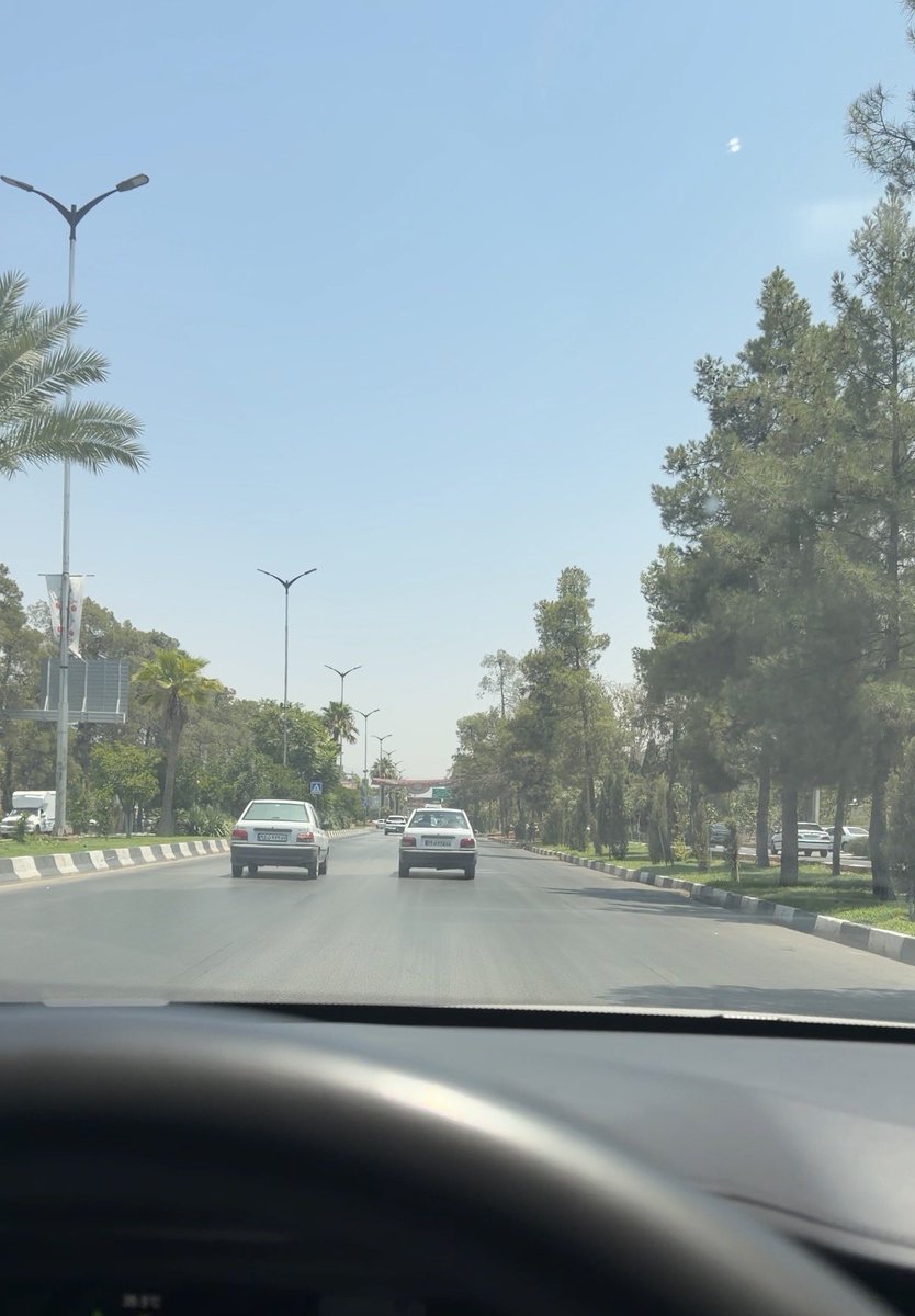 arieldaily0's tweet photo. @dopamin77777 تمیزی شیراز🤌🏻🥹 تازه محله بالاشهر هم نیست اینجاها…! https://t.co/GUAvDP3QxZ