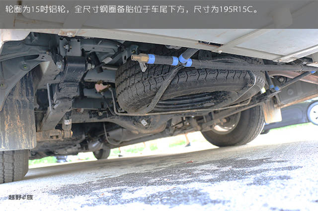 ha_______16's tweet photo. 窓の外に止まった車を探したら、古いコーヒードリッパーの锥が車の下に転がってた！ https://t.co/39L26lFzRZ