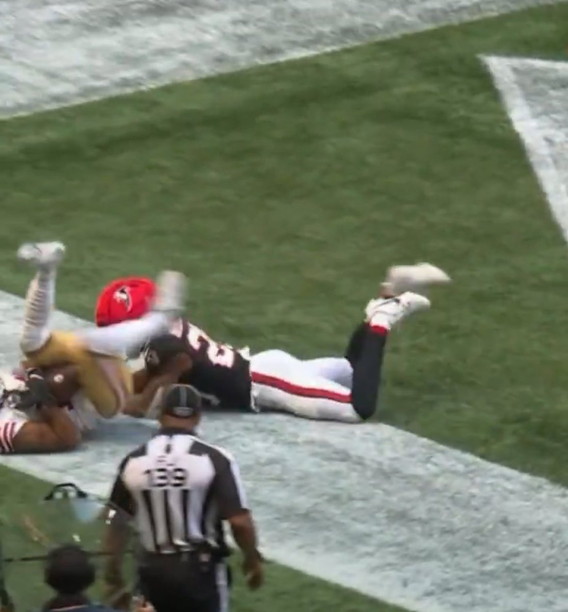 MackBrisky's tweet photo. @debateparlor @TheSFNiners The nose of the ball is literally between his legs you fuckin moron. https://t.co/a3kwSb0uCD