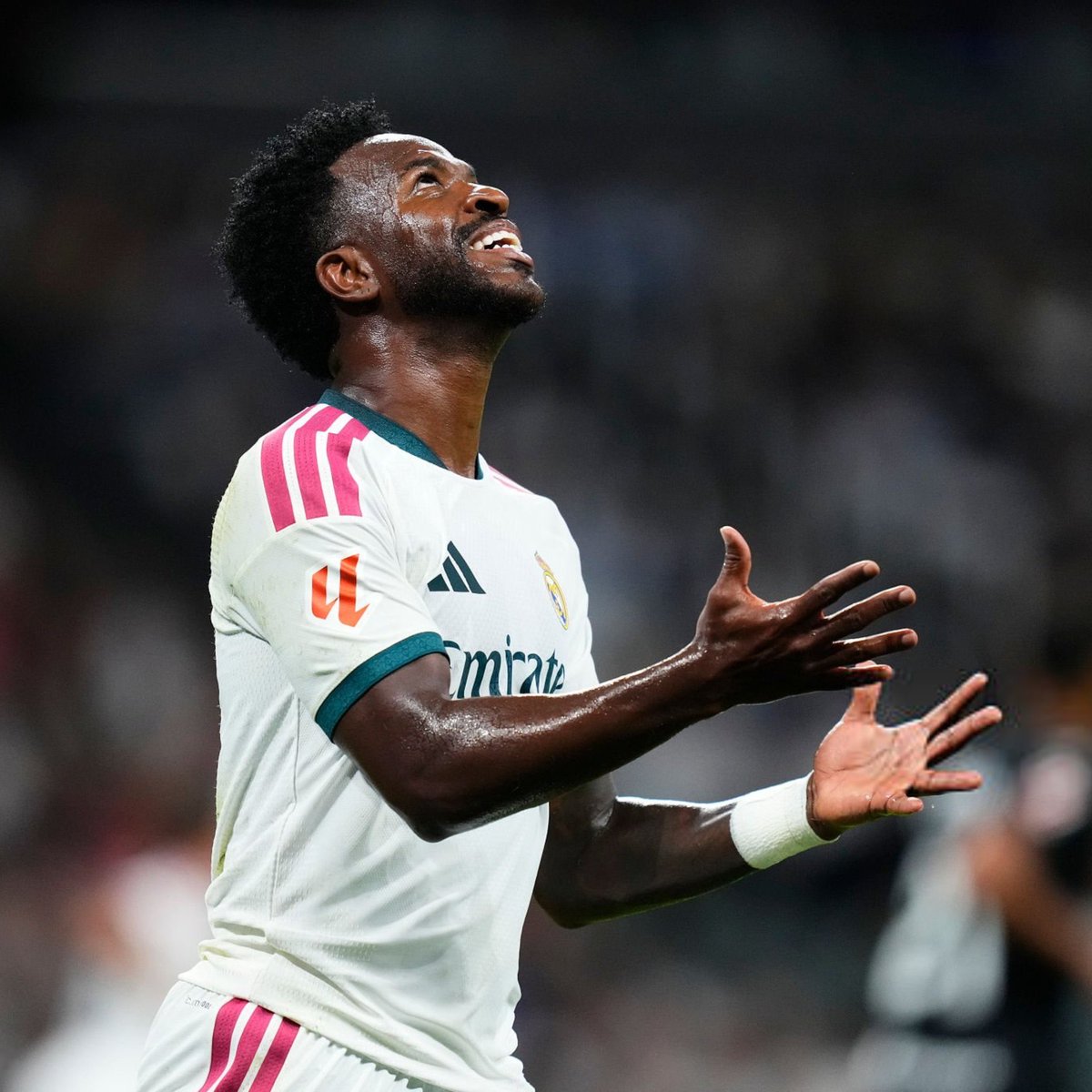 CallViniJr's tweet photo. Diomande nunca será @vinijr. Es un gran jugador, pero no tiene la magia del brasileño. A pesar de todo, me gusta mucho Yan.

Me jode mucho que no esté Vini hoy. Este partido era ideal para él. https://t.co/TbmrXZtrC3