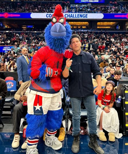 DefendersUpdate's tweet photo. Jon Bernthal in recently shared photos.

(📸: @wizardsgwiz | IG) https://t.co/aY3qY3fszg