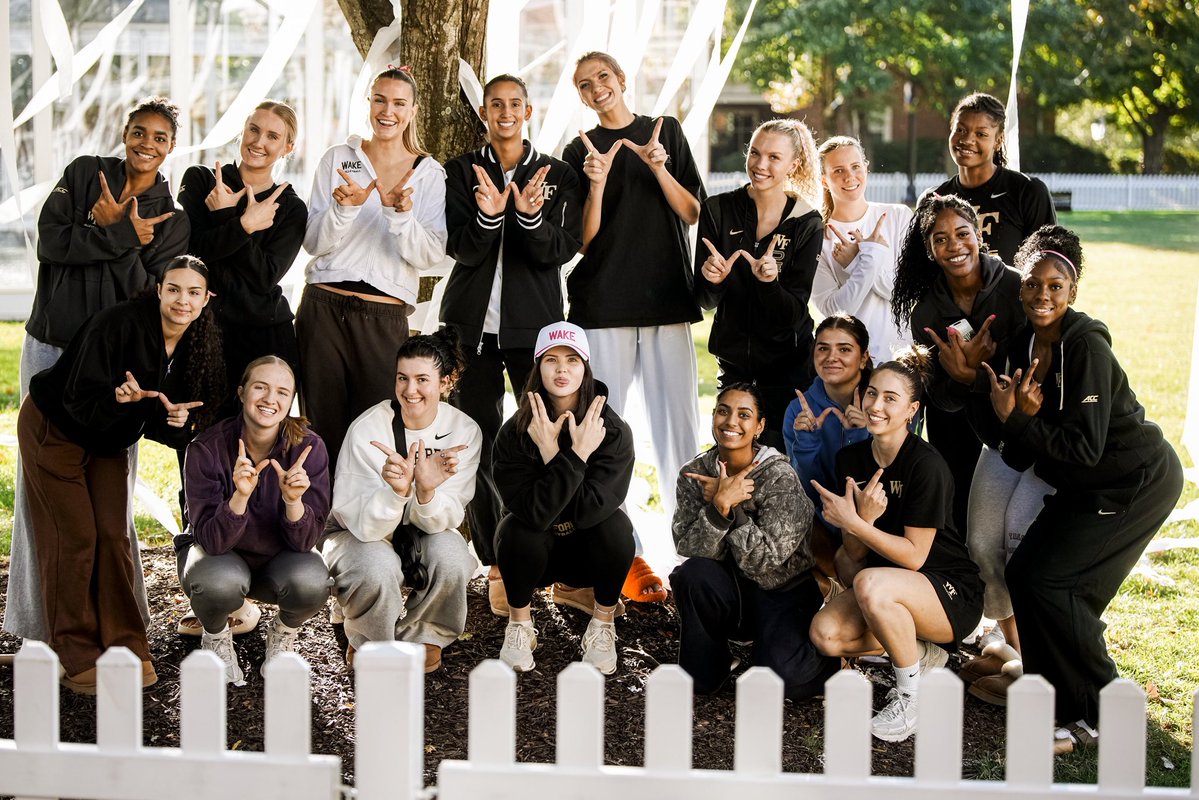 WakeVolleyball's tweet photo. The tree has been rolled 🌳🧻 https://t.co/ZAkwm4pFMp