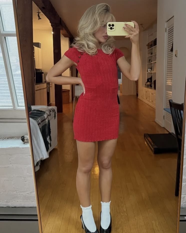 sabrinasgallery's tweet photo. lady in red ☆ https://t.co/TUAU56XGKi