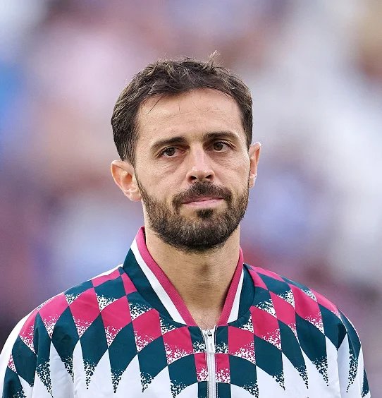 FootballByOuss's tweet photo. 🇵🇹| Le boulot de monsieur BERNARDO SILVA dans la relance et l'apport technique au milieu : BRAVO ! ✨️

32 ans, il tabasse le milieu catalan sur cette première mi-temps.

Un avis noyé dans la mer ! 🫡 https://t.co/U8e3B1YcPi