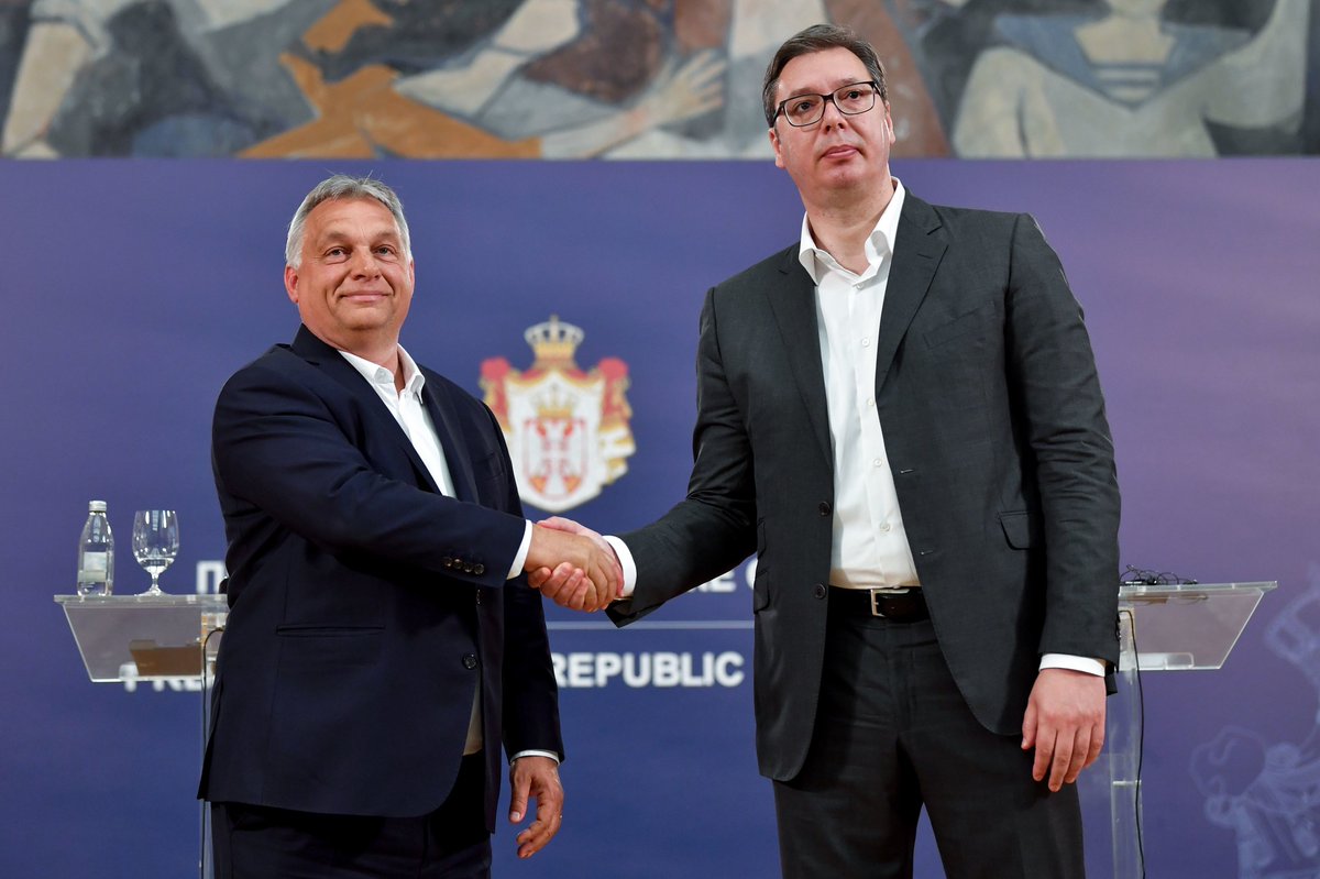 ThomasVLinge's tweet photo. Within a single year the illiberal axis in southeast Europe of Orban and Vucic in Hungary 🇭🇺 and Serbia 🇷🇸 has collapsed under the crushing weight of the people who demanded democratic change, an end to corruption, and open, honest government. https://t.co/QH19mxsWce