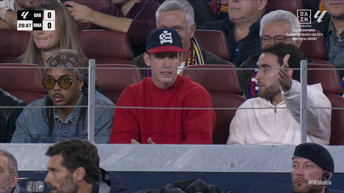 sglezzzz's tweet photo. 📸 eric garcia, dani olmo y el capitán jack sparrow viendo el clásico https://t.co/MRIFGOxK0F