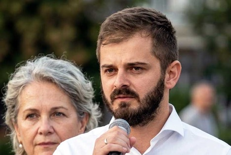 yunuserdolen's tweet photo. Sırbistan'da Öğrenci Hareketi'nin 6. sıra adayı Yeni Pazarlı Boşnak Adem Mavrić. Adem abimiz Sakarya Üniversitesi mezunu. Akıcı Türkçesi var.
Üst sıralarda adaydı.
Boşnak azınlıkla öğrencilerin dayanışmasının simgesi gibi.
Dünya küçük, çok küçük ve büyüleyici :) https://t.co/Pq1crkBawB
