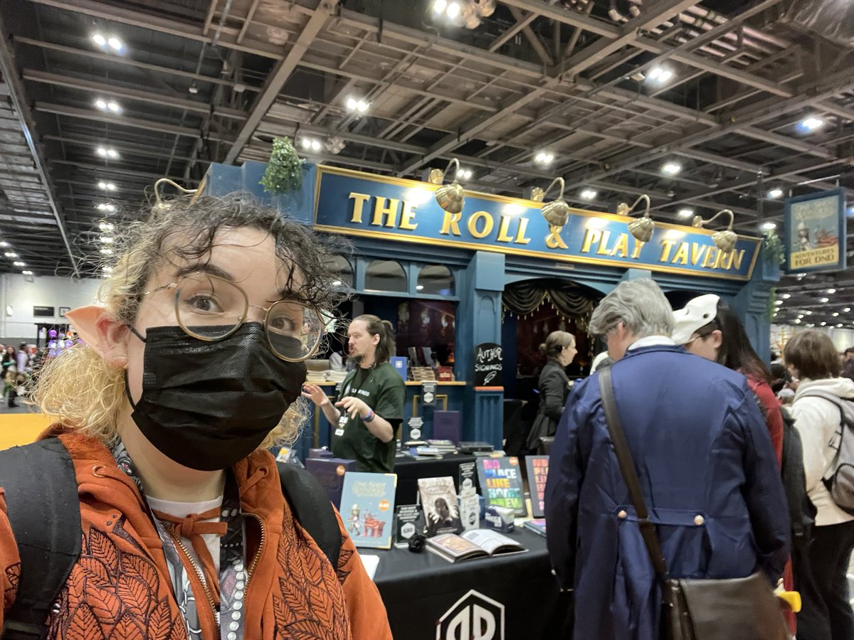 bellatrixisme's tweet photo. #MCMLONDON DUMP! 

it’s been a whirlwind of a weekend and so much fun seeing new friends and old’n https://t.co/DvxYo8PqVH