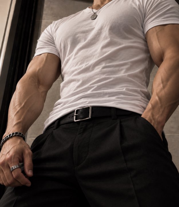 takemeunder76's tweet photo. Neeeeed guys like him to choke me with his bicepssssss (and cock) https://t.co/wIQgFDbVHB