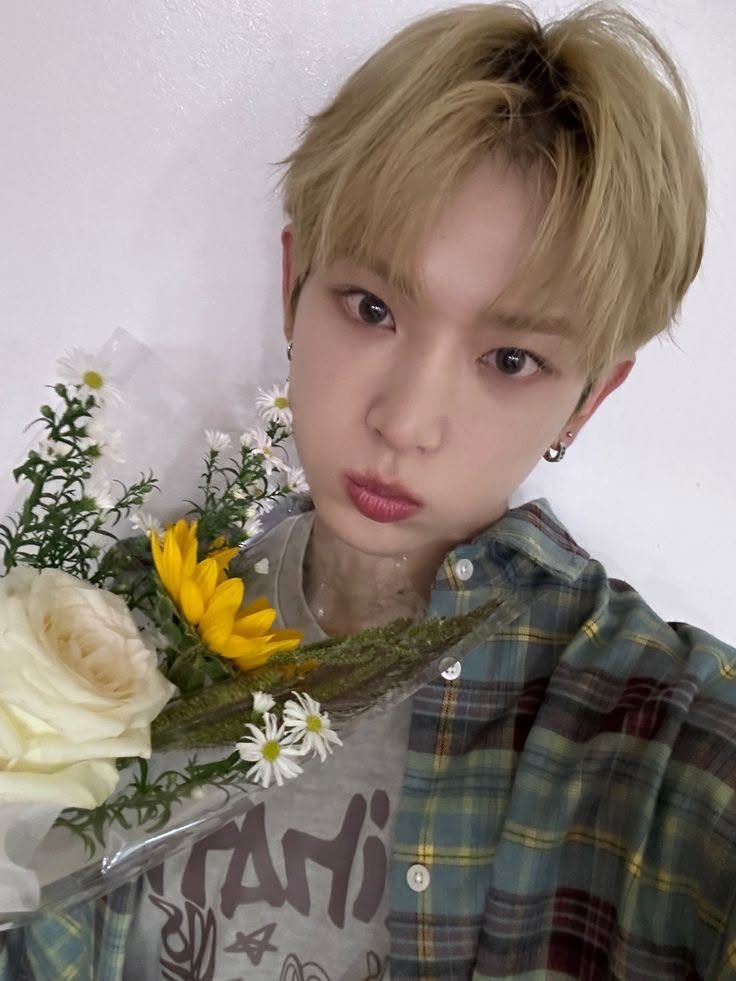 gureumdy's tweet photo. 💐🐰

#.LunéSelcaDay #.LUNÉJidoriDay https://t.co/0YpXpN6932