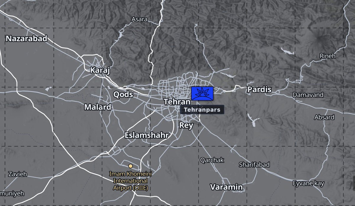 BeamTracker_'s tweet photo. 🔴🇮🇷🇺🇸BIG BREAKING: A very loud explosion was just heard in Tehranpars, a neighbourhood in northeastern Tehran, Iran.

Air defences are currently VERY active above the skies of the Iranian Capital. (Video) https://t.co/rY1Nos6eSM