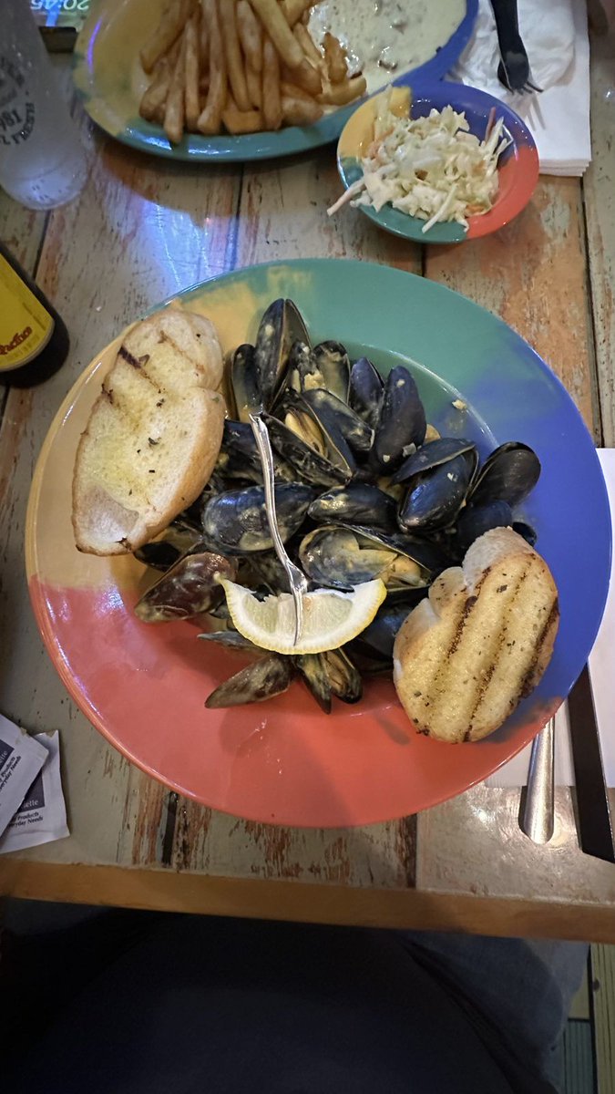 cleebration's tweet photo. New pin "Mussels with garlic bread – Clearwater" added to "Eat 'n' Drink" https://t.co/P150xH0Dwm