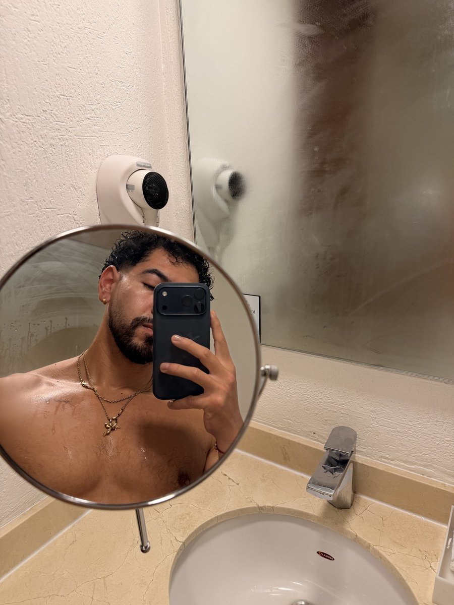 leguke's tweet photo. Objects in mirror https://t.co/X0UnQc9RtO