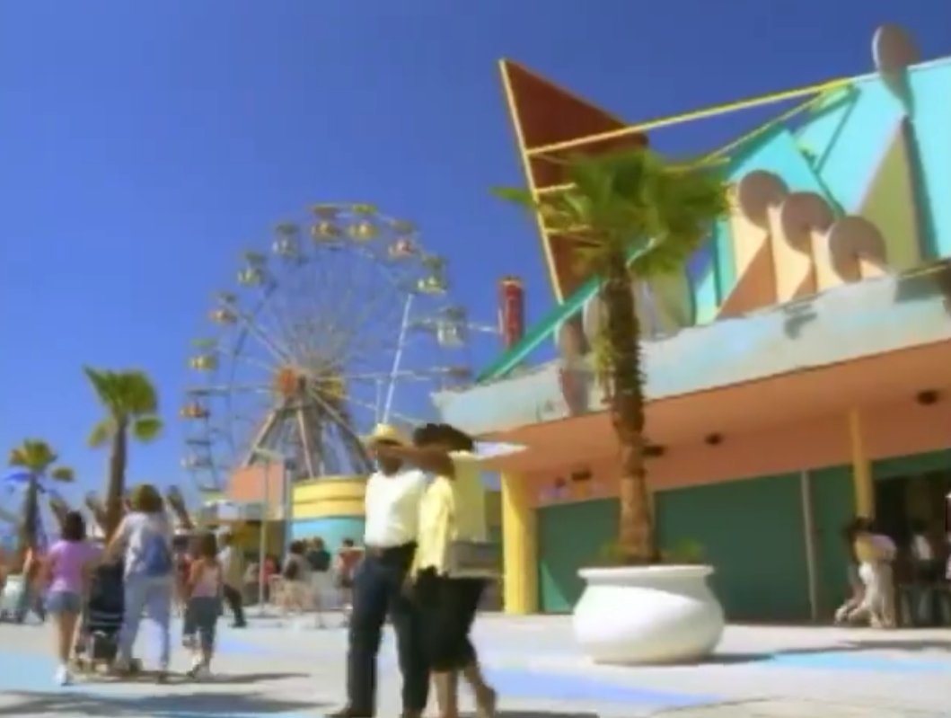 DailySFNOPic's tweet photo. I forgot to mention this in the post, but that red metal structure visible at the top was part of Pontchartrain Beach's Googie design. 
This gigantic red triangle was wrecked by Katrina and left to rot behind the building until it was demolished.
#Jazzland #SixFlagsNewOrleans https://t.co/FbKxggbwcR