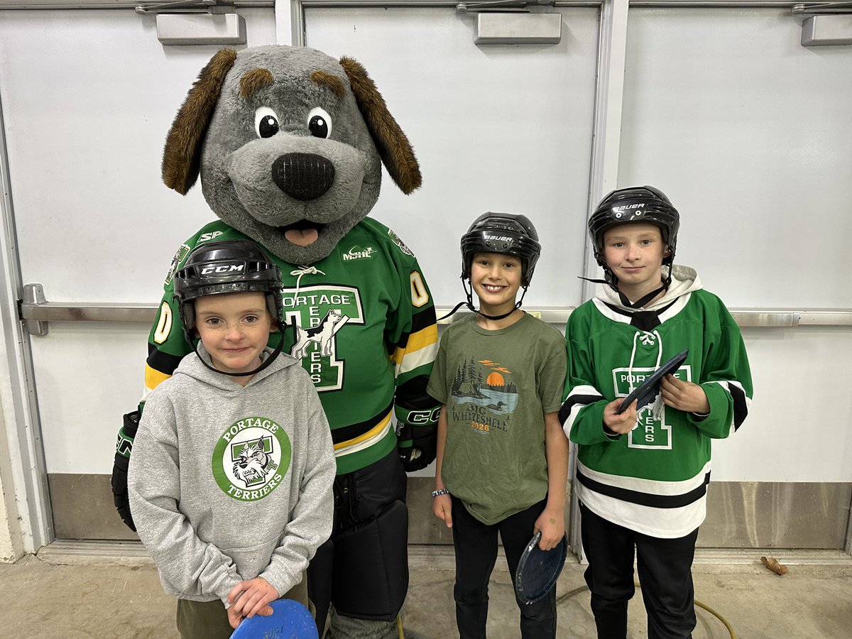 PortageTerriers's tweet photo. Our contestants played a disc golf challenge in our #BillsStickyFinger first intermission! https://t.co/ojLITF3kWA
