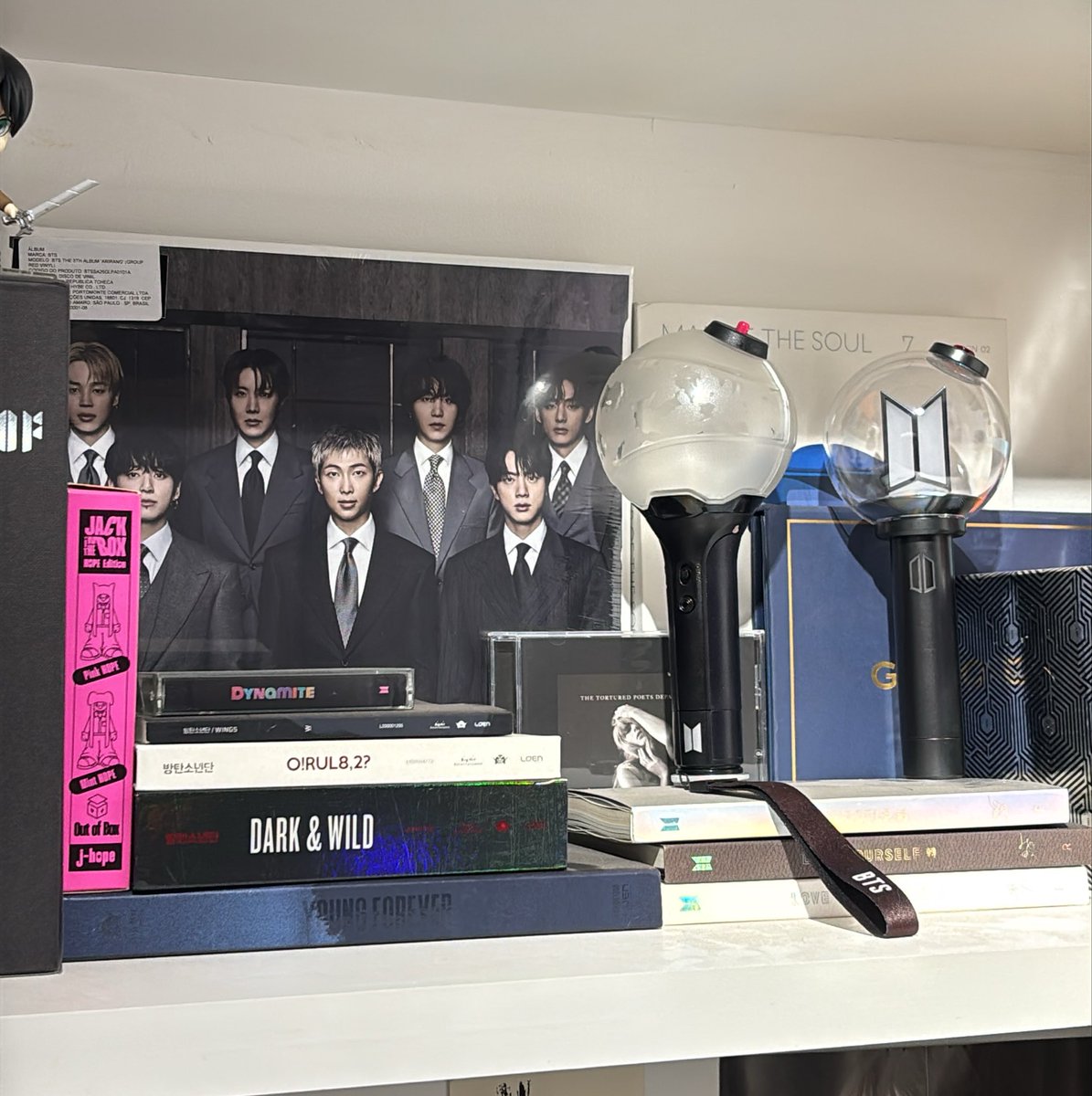 jungzyo's tweet photo. army bomb e vinilzin, bem vindos a coleção!! https://t.co/NzmRMfcRcz