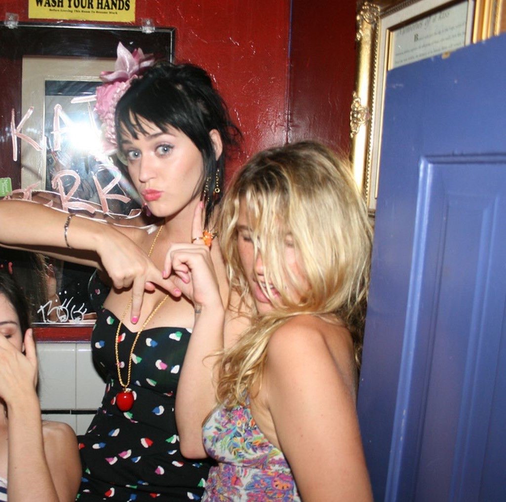 nglilkp's tweet photo. @KeshaRose Did you wish Katy Perry a happy birthday today? https://t.co/ECg07Mi67N
