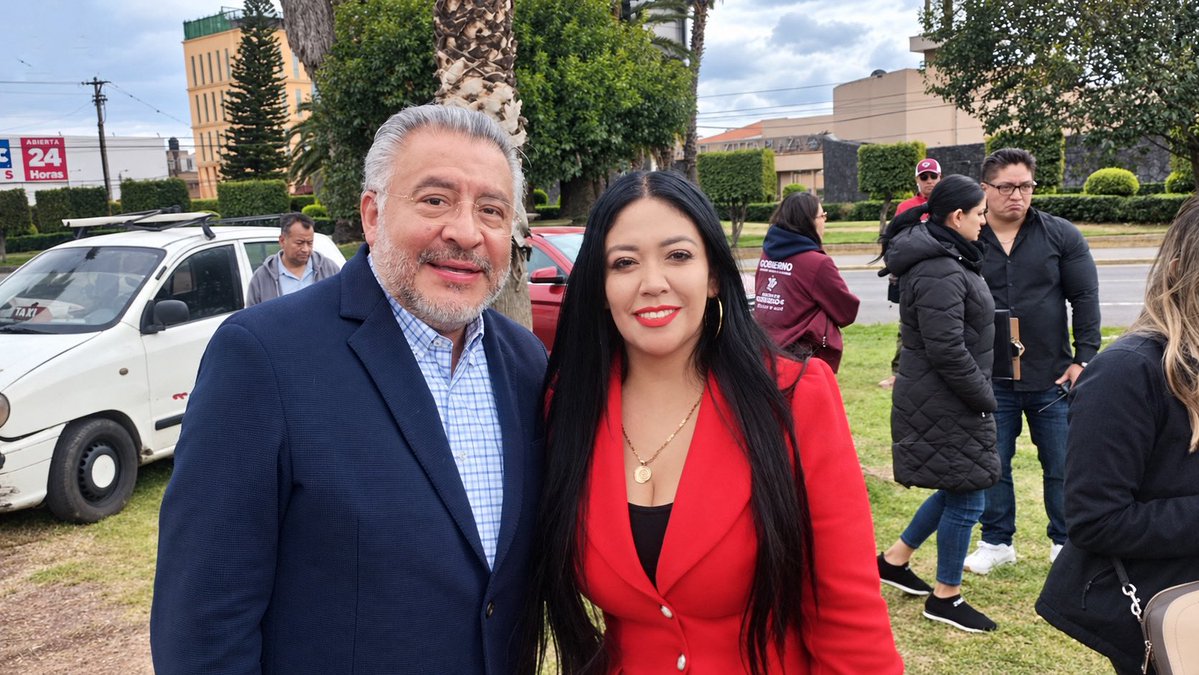 amycaballero's tweet photo. Como siempre, y desde hace ya varios años, es un gusto coincidir con mi líder y querido Secretario General de Gobierno, @horacioduarteo 
Un hombre de convicciones firmes, gran experiencia y una trayectoria que merece todo mi respeto y reconocimiento. Es un honor para mí aprender de quien ha dedicado tantos años a construir y defender nuestro movimiento. 

#SomosPueblo #Ecatepec #SomosTerritorio